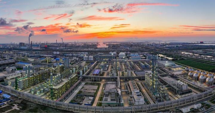 不只是“山海之城”,连云港以“石化森林”锚定城市新坐标